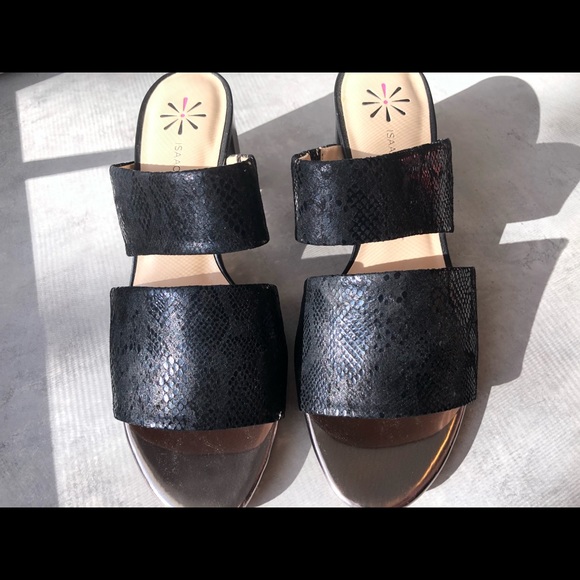 ISAAC MIZRAHI LIVE Sandals - Picture 2 of 7